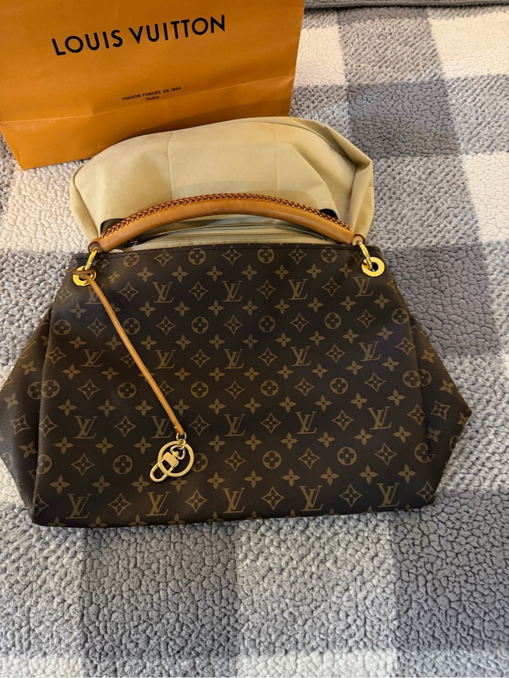Louis Vuitton Artsy Monogram Canvas Shoulder Bag MM